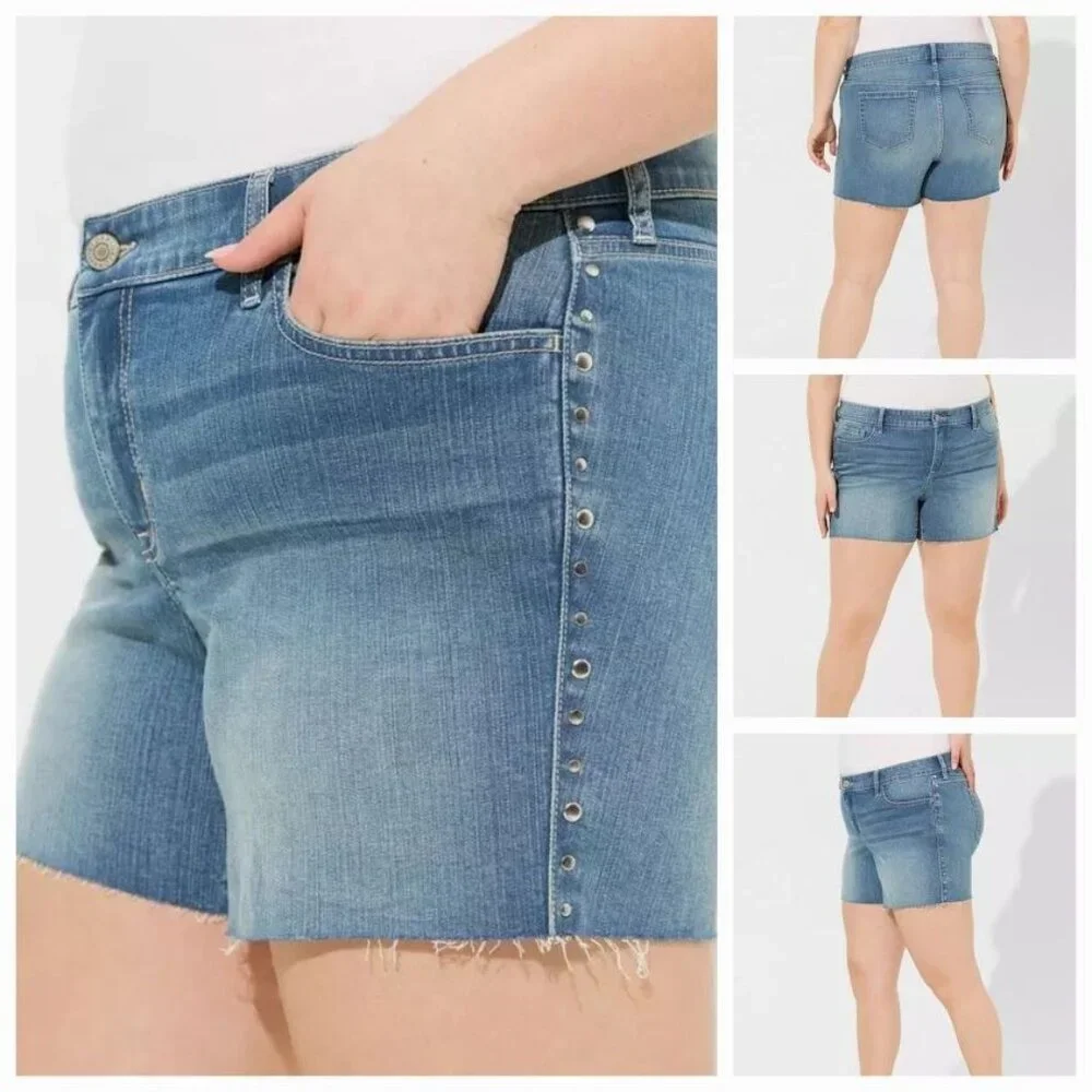 Torrid 5 Inch Perfect Boyfriend Classic Denim Mid Rise Shorts 20 Studs Plus New
